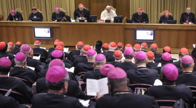 Sinodo, altra censura, proteste.