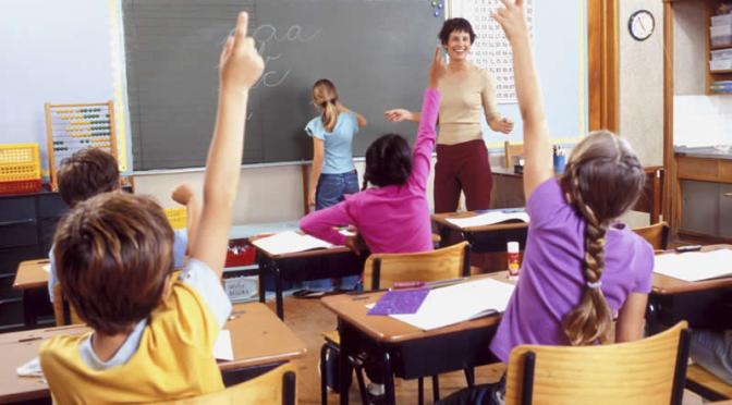 Giulia vuole sapere se esista l’amore vero. Invece la scuola sa solo proporle corsi di sessualità